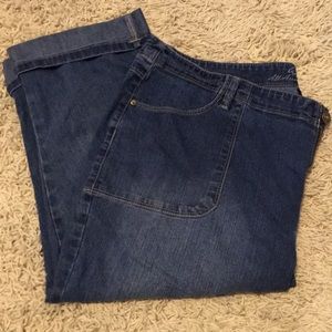 Gloria Vanderbilt slimming jean capris